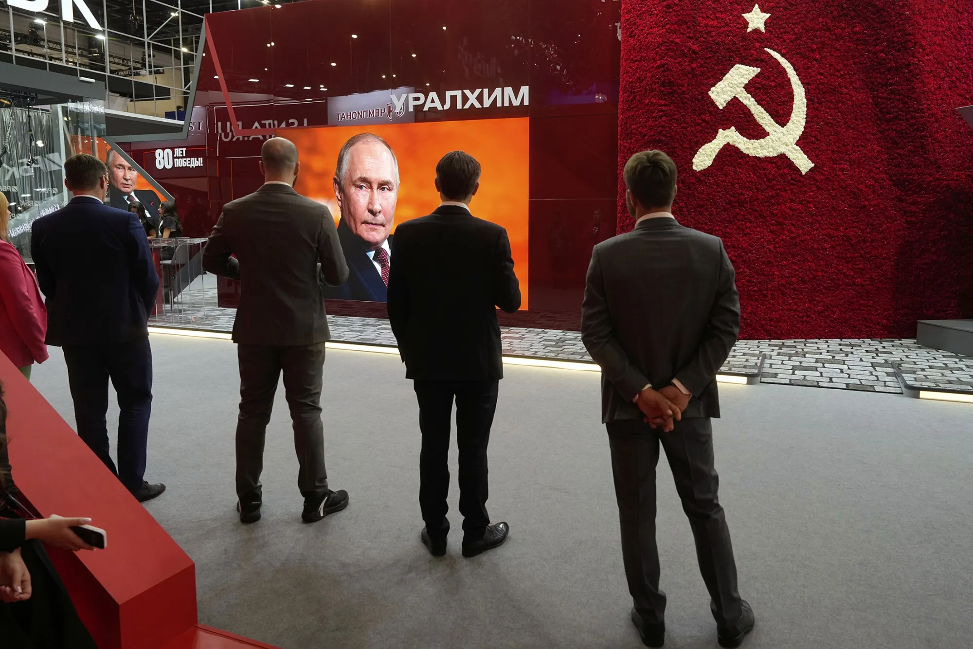 Російська економіка на межі: боргова криза і війна перед самітом у Алясці